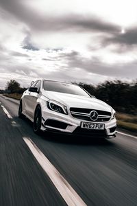 Превью обои mercedes cla45, mercedes, автомобиль, белый, скорость, дорога