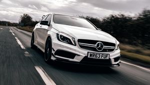 Превью обои mercedes cla45, mercedes, автомобиль, белый, скорость, дорога