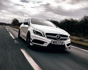 Превью обои mercedes cla45, mercedes, автомобиль, белый, скорость, дорога