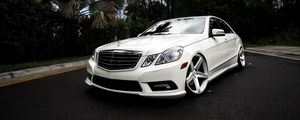 Превью обои mercedes e350, mercedes, автомобиль, белый, вид спереди