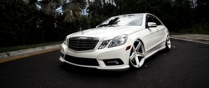 Превью обои mercedes e350, mercedes, автомобиль, белый, вид спереди