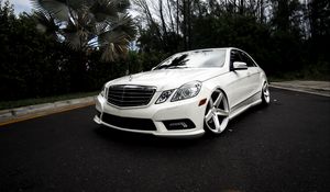 Превью обои mercedes e350, mercedes, автомобиль, белый, вид спереди