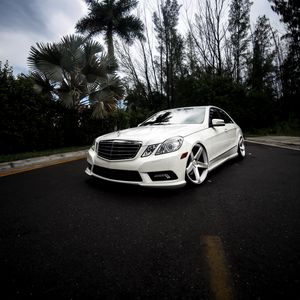 Превью обои mercedes e350, mercedes, автомобиль, белый, вид спереди