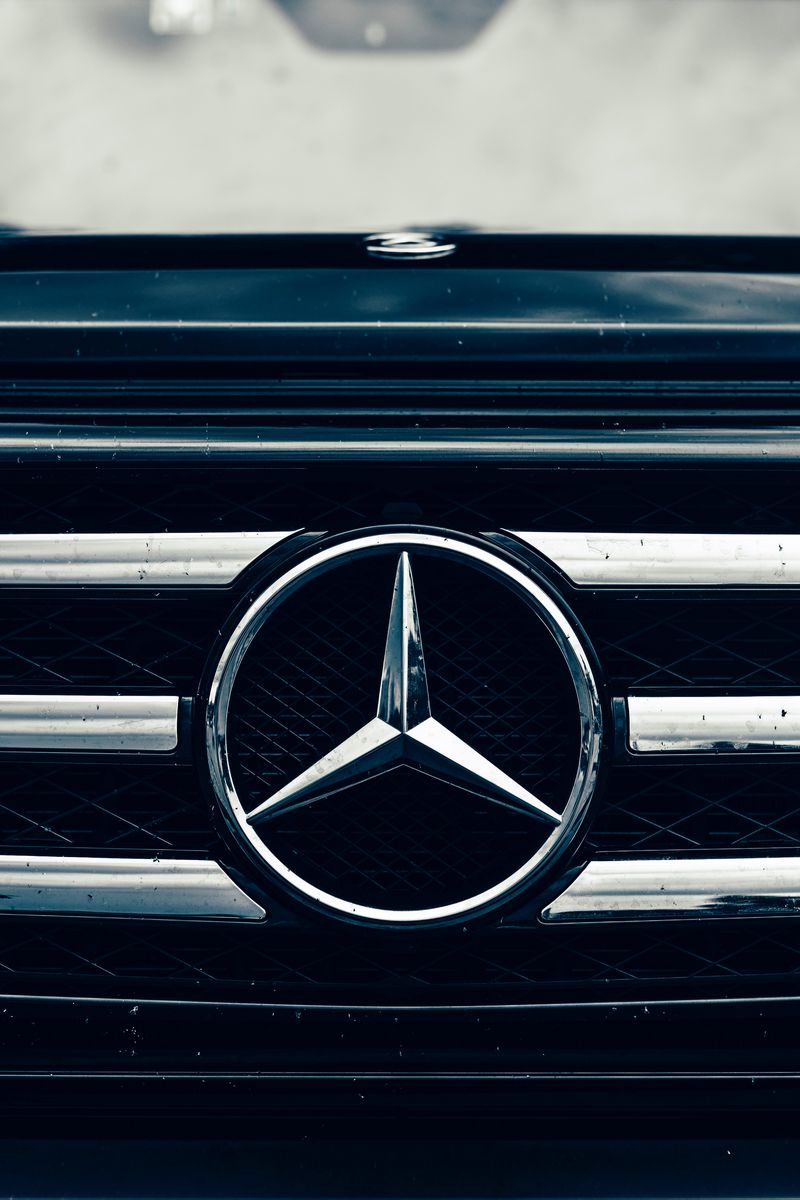 Скачать 800x1200 mercedes, машина, эмблема, знак обои, картинки iphone 4s/4  for parallax