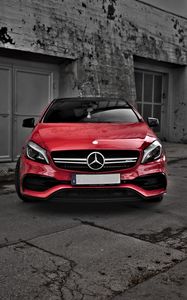 Превью обои mercedes, машина, красный, вид спереди, здание, серый