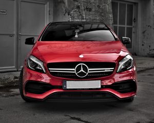 Превью обои mercedes, машина, красный, вид спереди, здание, серый