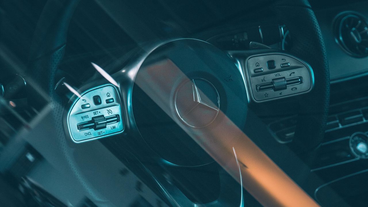 Обои mercedes, машина, руль, черный