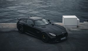 Превью обои mercedes-amg gtr, mercedes, автомобиль, черный, набережная, город