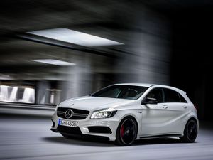 Превью обои mercedes-benz, a45, amg, белый, вид сбоку