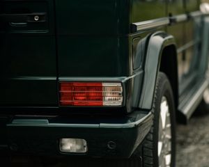 Превью обои mercedes-benz c300, mercedes, фара, вид сзади