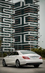 Превью обои mercedes-benz cls350 amg, mercedes, машина, белый, здания, город