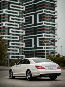 Превью обои mercedes-benz cls350 amg, mercedes, машина, белый, здания, город