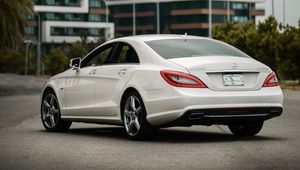 Превью обои mercedes-benz cls350 amg, mercedes, машина, белый, здания, город