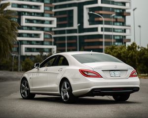 Превью обои mercedes-benz cls350 amg, mercedes, машина, белый, здания, город