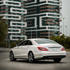 Превью обои mercedes-benz cls350 amg, mercedes, машина, белый, здания, город