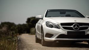 Превью обои mercedes-benz e200, mercedes, машина, кабриолет, белый, вид спереди