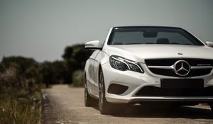 Превью обои mercedes-benz e200, mercedes, машина, кабриолет, белый, вид спереди