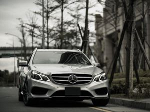 Превью обои mercedes-benz e300, mercedes-benz, mercedes, вид спереди