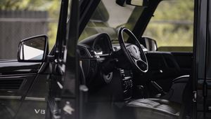 Превью обои mercedes-benz g500, mercedes, машина, черный, салон, интерьер, руль, панель приборов