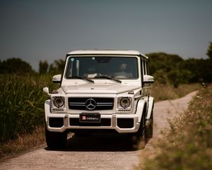 Превью обои mercedes-benz g63 amg, mercedes, машина, внедорожник, белый, вид спереди