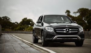 Превью обои mercedes-benz glc300, mercedes, машина, черный, вид спереди