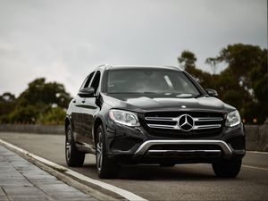 Превью обои mercedes-benz glc300, mercedes, машина, черный, вид спереди