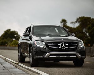 Превью обои mercedes-benz glc300, mercedes, машина, черный, вид спереди