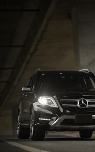 Превью обои mercedes-benz glk350, mercedes-benz, mercedes, вид спереди, черный, движение