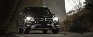 Превью обои mercedes-benz glk350, mercedes-benz, mercedes, вид спереди, черный, движение