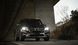 Превью обои mercedes-benz glk350, mercedes-benz, mercedes, вид спереди, черный, движение