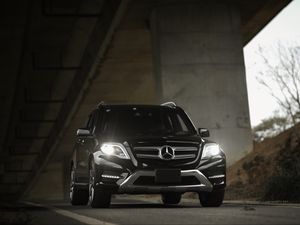 Превью обои mercedes-benz glk350, mercedes-benz, mercedes, вид спереди, черный, движение