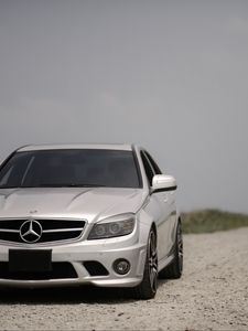 Превью обои mercedes-benz w204, mercedes, машина, серый, вид спереди, дорога