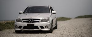 Превью обои mercedes-benz w204, mercedes, машина, серый, вид спереди, дорога