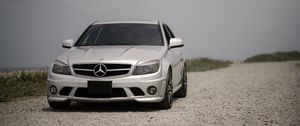 Превью обои mercedes-benz w204, mercedes, машина, серый, вид спереди, дорога