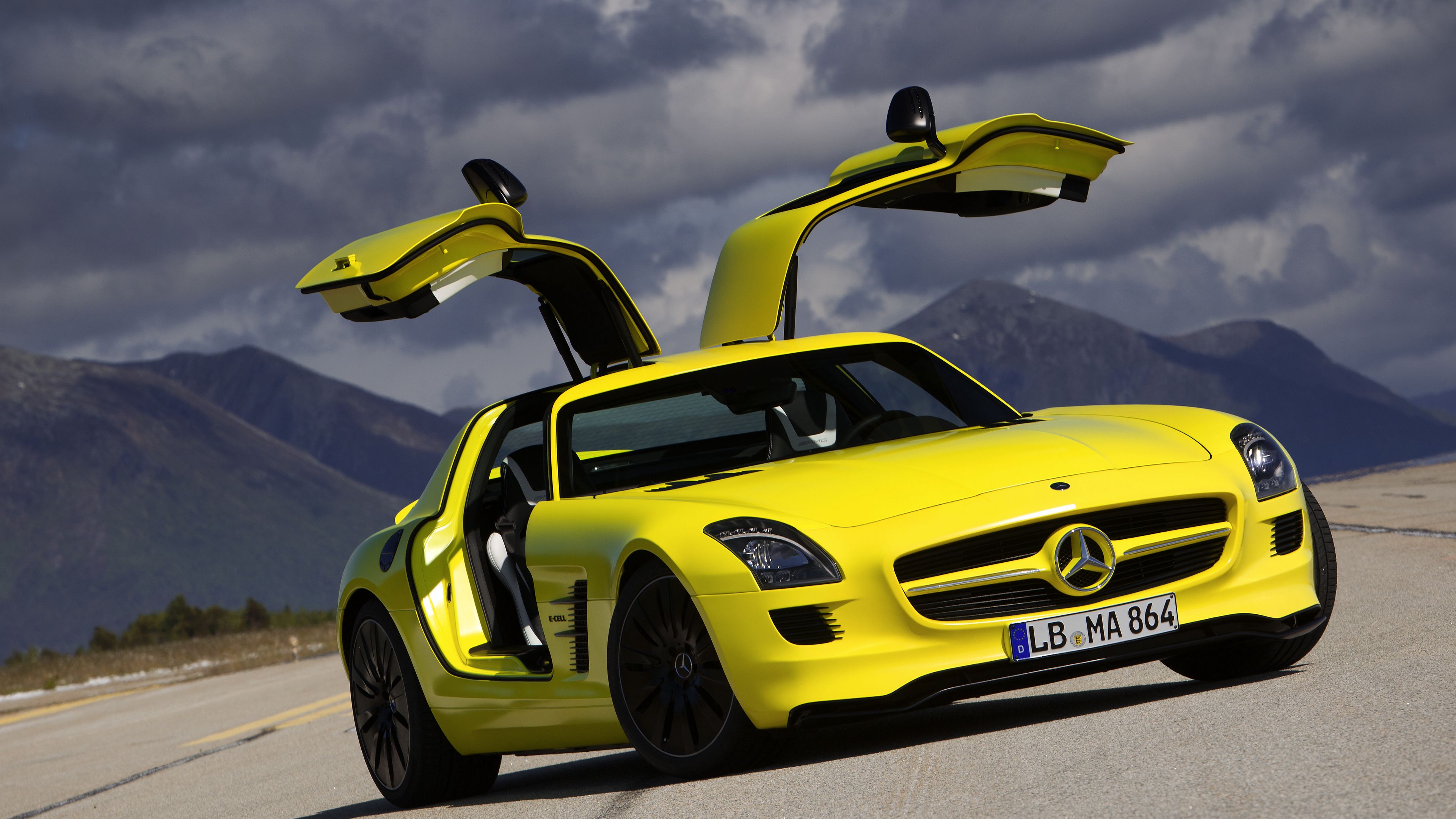 Mercedes SLS 2020 Yellow