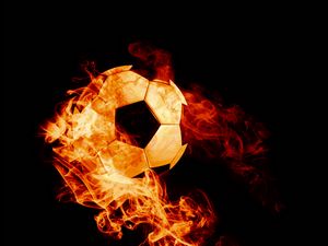 Превью обои мяч, огонь, футбол, темный фон, пламя