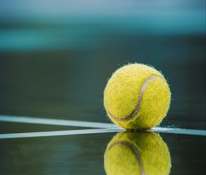 Превью обои мяч, теннис, корт, отражение, линии, разметка