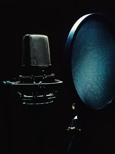 Превью обои микрофон, музыкальное оборудование, темнота