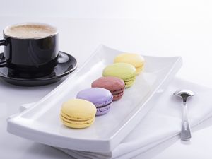 Превью обои миндальное печенье, macaron, кофе, посуда