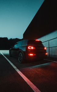 Превью обои mini clubman, mini, автомобиль, черный, темный, ночь