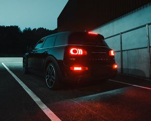 Превью обои mini clubman, mini, автомобиль, черный, темный, ночь