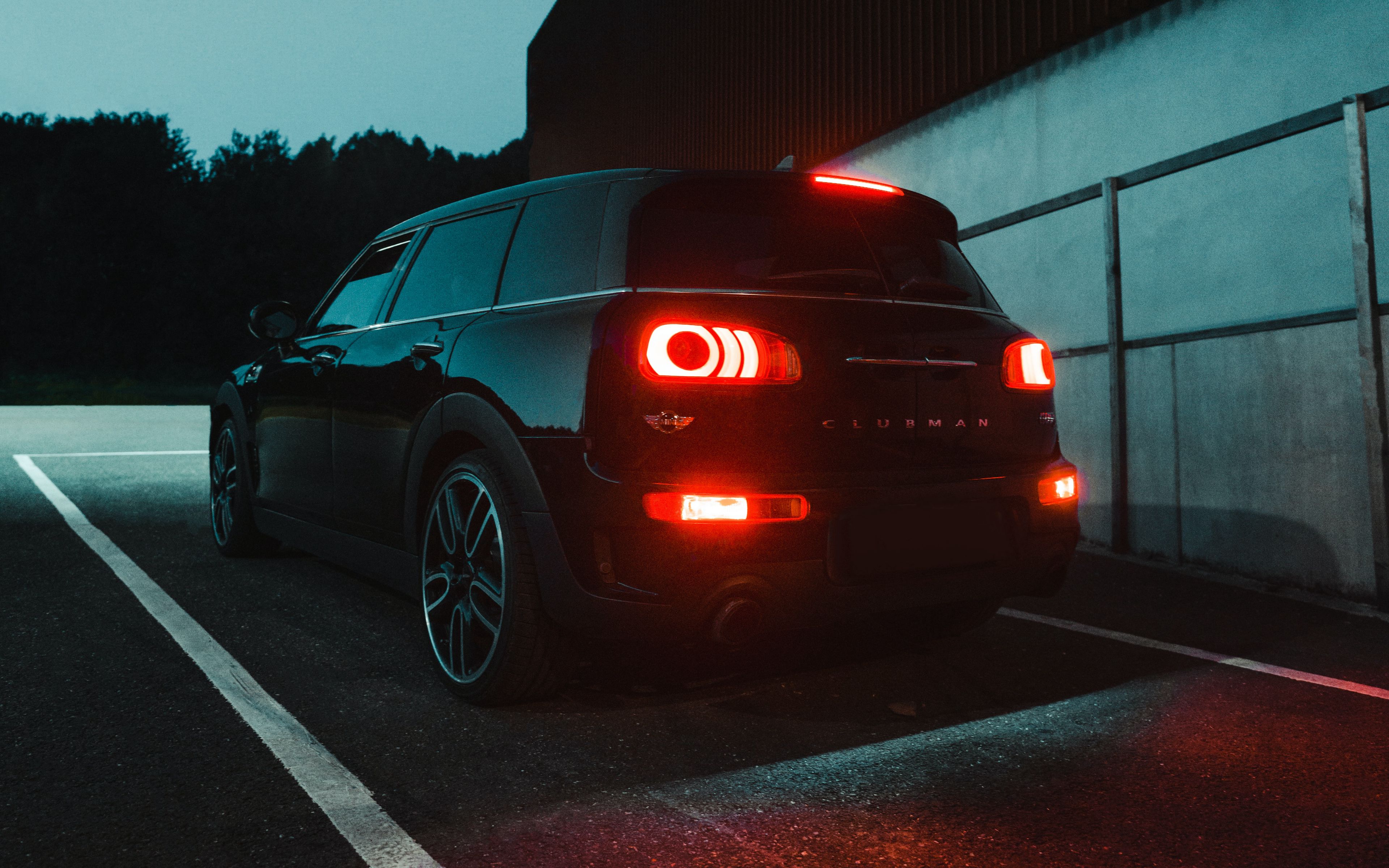 Мини ночи. Mini Clubman ночью. Black Mini.