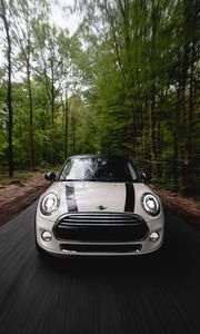 Превью обои mini cooper, машина, белый, вид спереди, движение, скорость