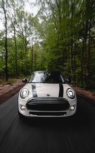 Превью обои mini cooper, машина, белый, вид спереди, движение, скорость