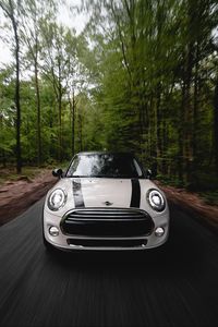 Превью обои mini cooper, машина, белый, вид спереди, движение, скорость