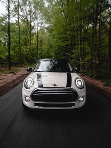 Превью обои mini cooper, машина, белый, вид спереди, движение, скорость