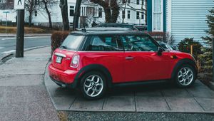 Превью обои mini cooper, mini, автомобиль, красный, стоянка