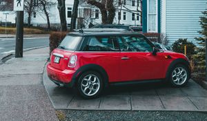 Превью обои mini cooper, mini, автомобиль, красный, стоянка