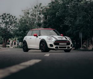 Превью обои mini cooper, mini, автомобиль, белый, дорога