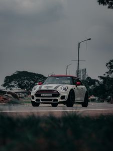 Превью обои mini cooper, mini, автомобиль, белый, дорога, поворот